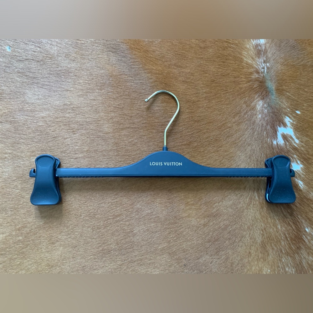 #12 Louis Vuitton Hanger